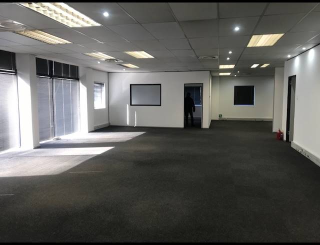 645M² OFFICE TO LET IN SPRINGFIELD